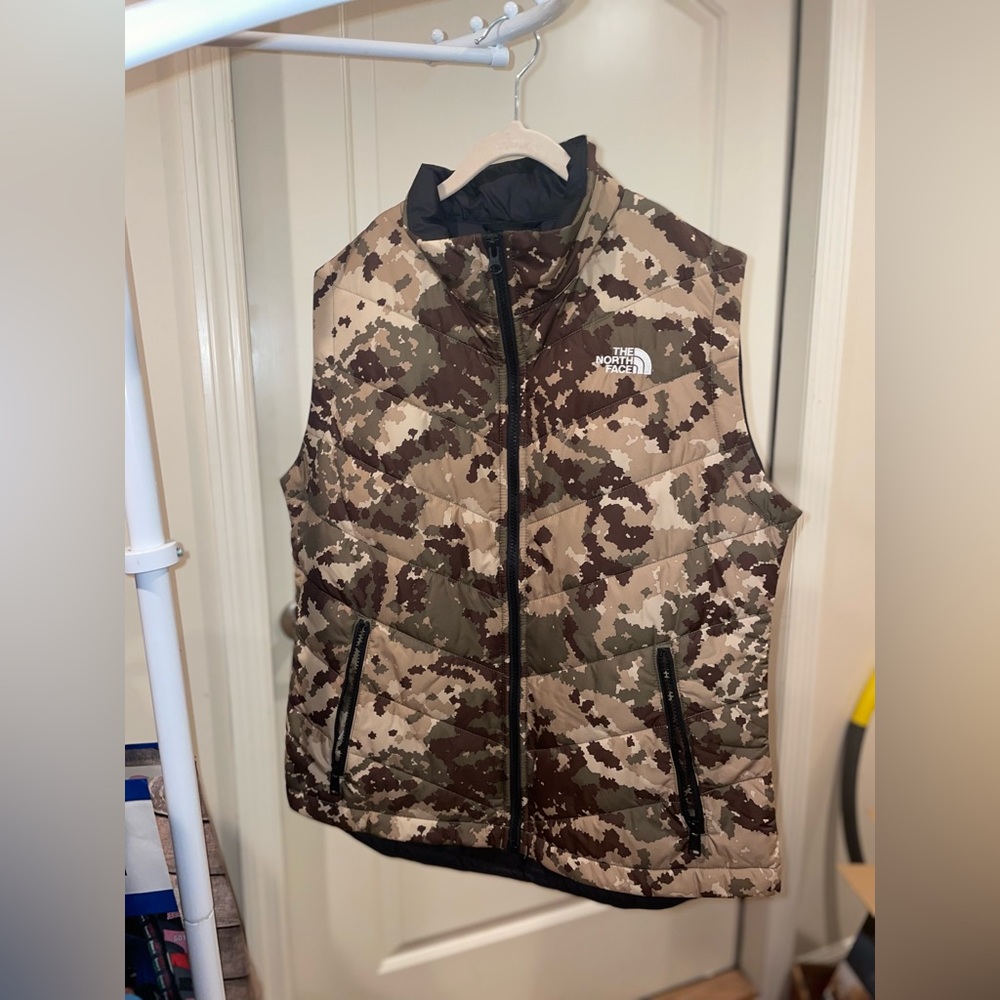North face camo insulated unisex puffer vest